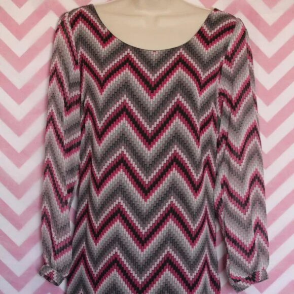 Beautiful Chevron Tunic Size S - Picture 2 of 6